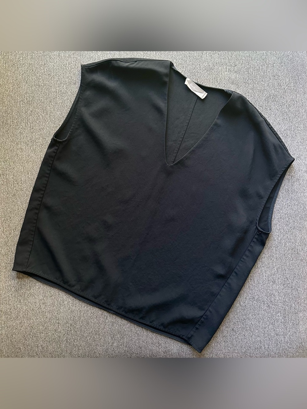 Everlane Black V Neck Sleeveless Top Size 6